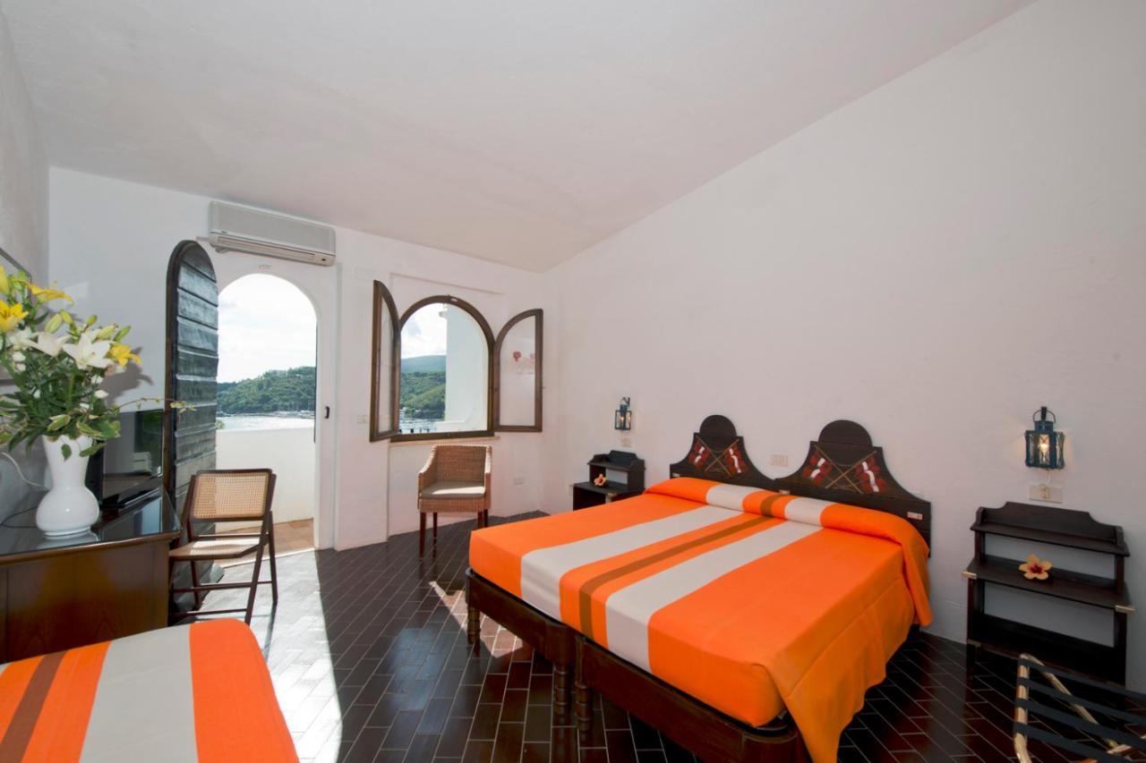 Hotel Cala Di Mola Порт-Аццурро Экстерьер фото