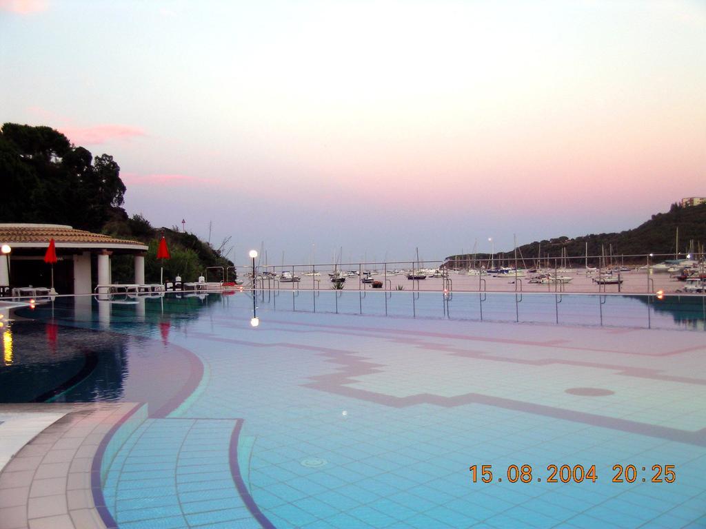 Hotel Cala Di Mola Порт-Аццурро Экстерьер фото